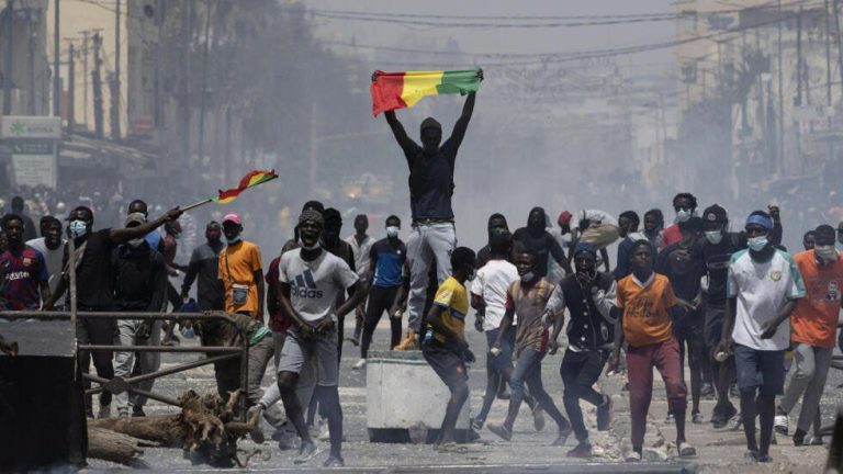 Violent protests in Senegal against the postponement of presidential election